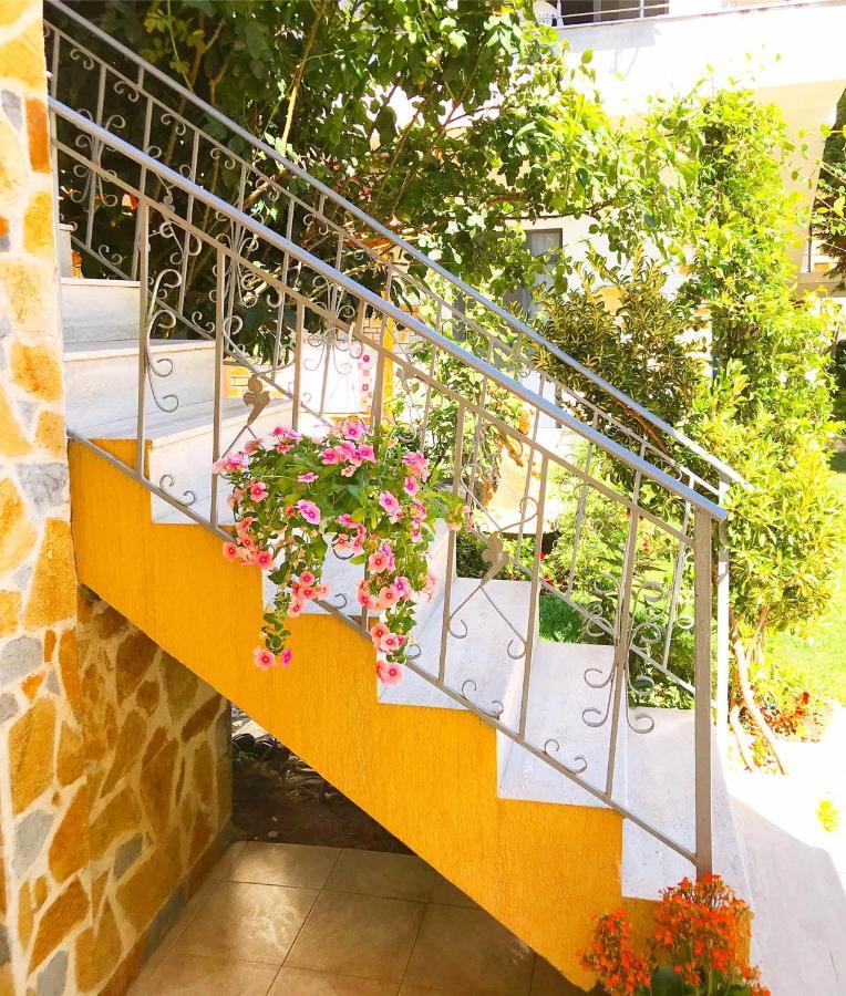 Vila Aliaj Luxury Apartment With 2 Rooms With Private Wonderful Terrace Durres Luaran gambar