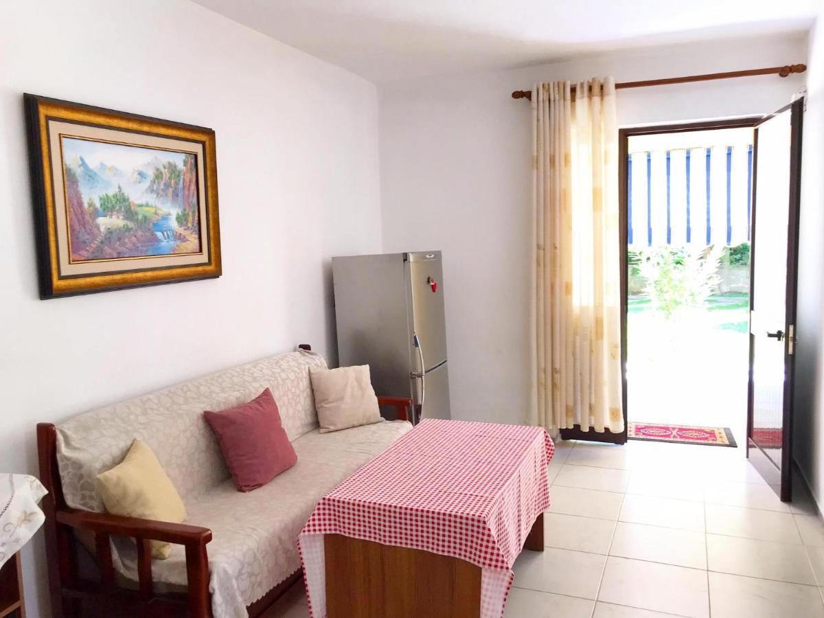 Vila Aliaj Luxury Apartment With 2 Rooms With Private Wonderful Terrace Durres Luaran gambar