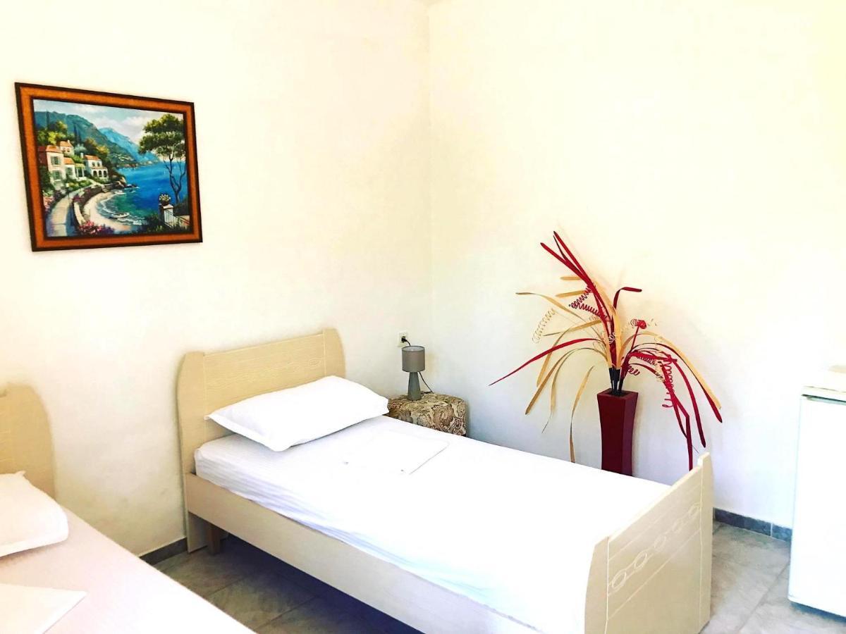 Vila Aliaj Luxury Apartment With 2 Rooms With Private Wonderful Terrace Durres Luaran gambar